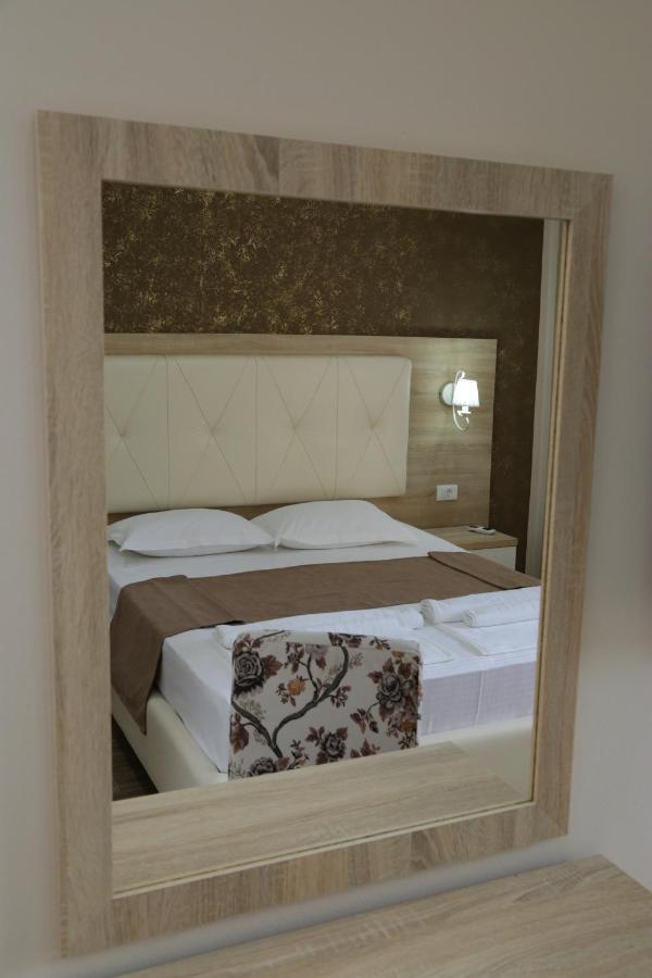 Metropolis Hotel Ulcinj Kültér fotó